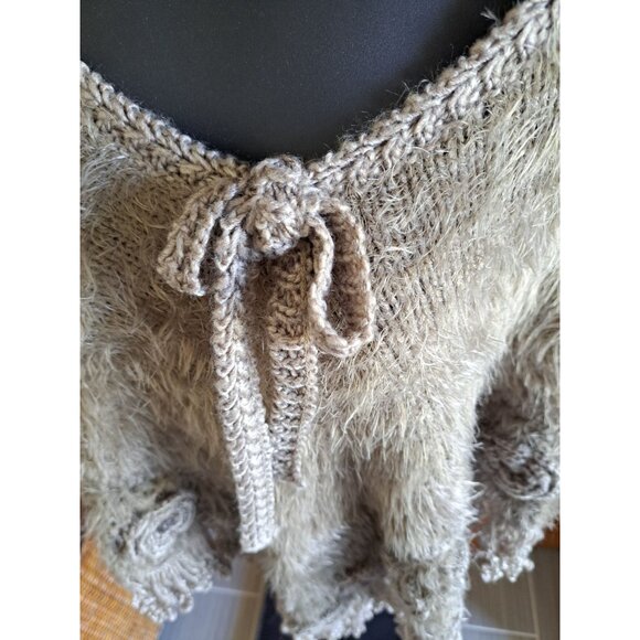 Sioni Womens Fuzzy Knit Poncho Wool Blend  Floral Tan Fringe Details Size L/XL - Picture 3 of 9